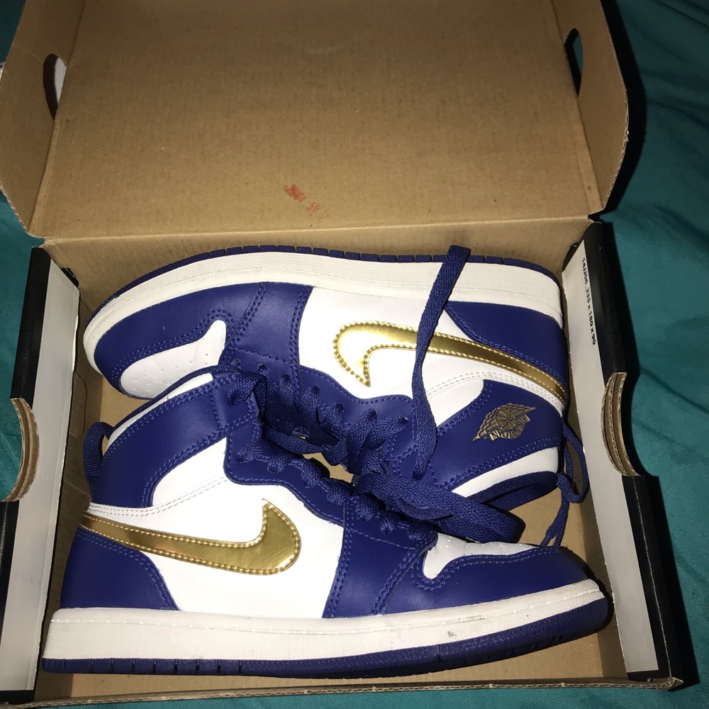 Retro Jordan 1s High